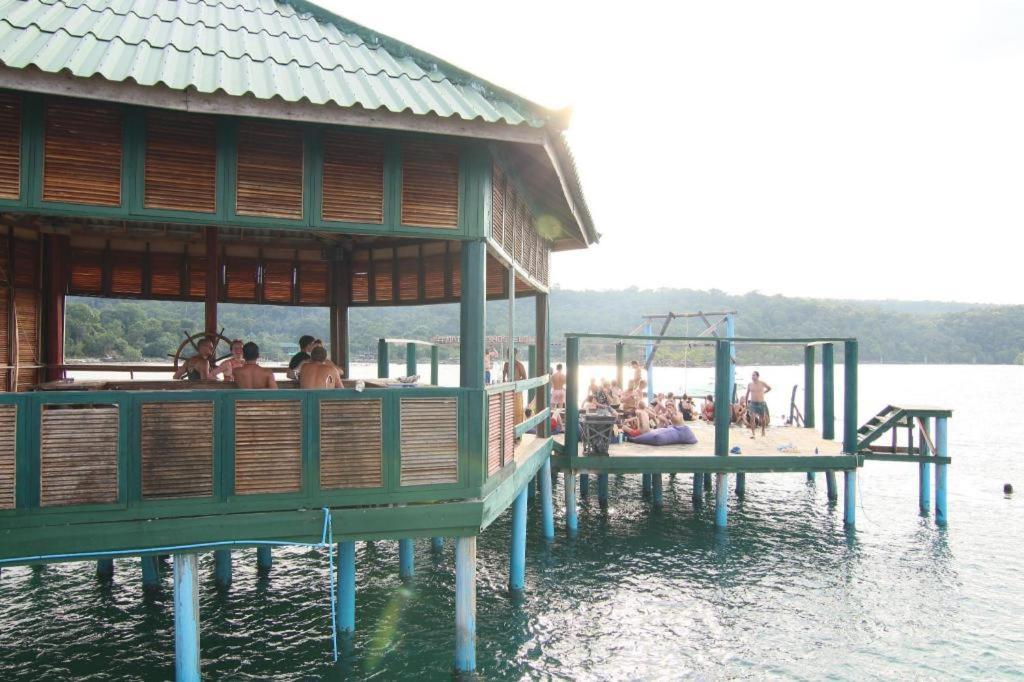 Mad Monkey Koh Rong Samloem Hostel Koh Rong Sanloem Εξωτερικό φωτογραφία